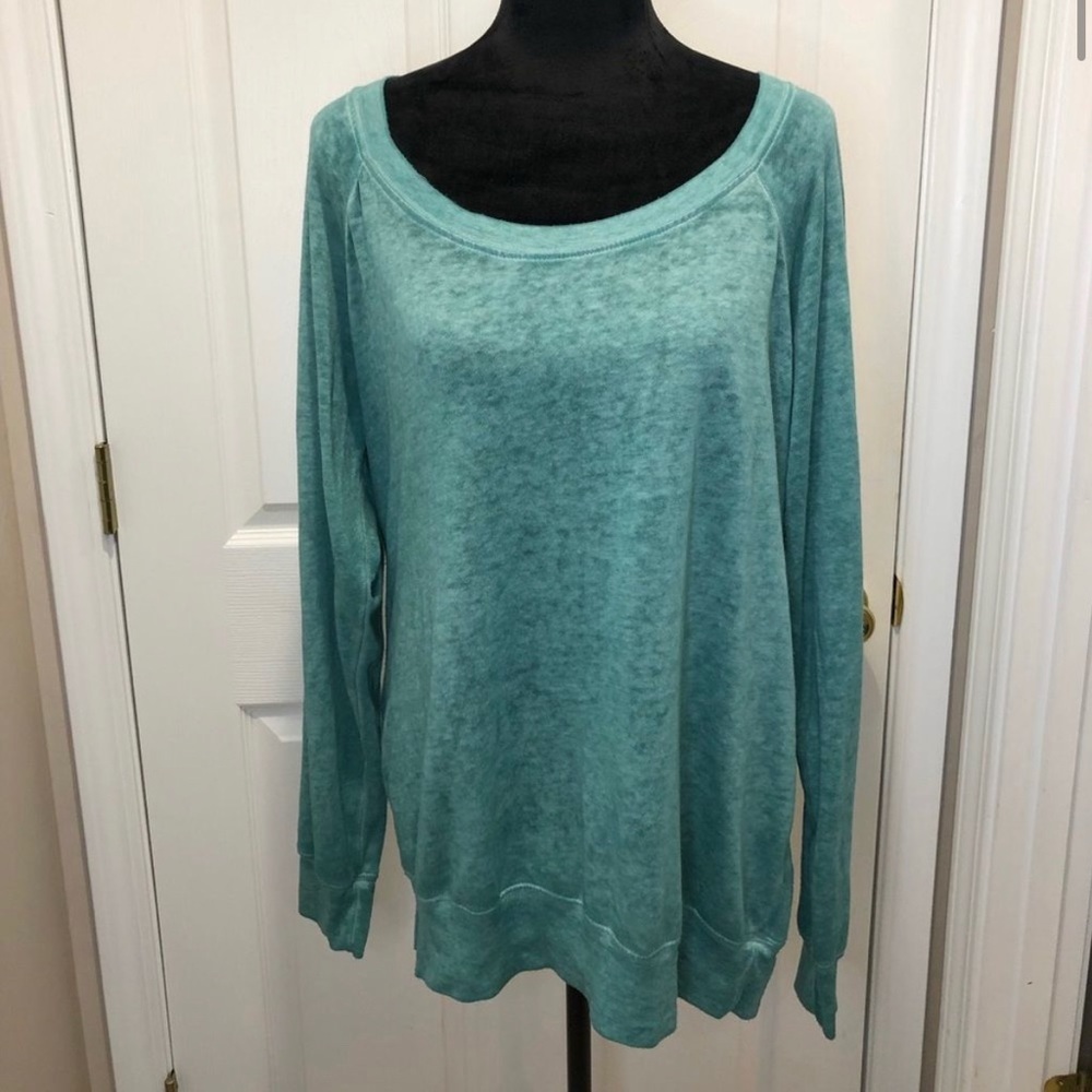Maurice’s green long sleeve top, size large